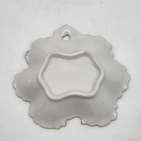 Vintage Porcelain Leaf-Shaped Dish With Gold Trim & Floral Design 5"x4.5" - Picture 6 of 6
